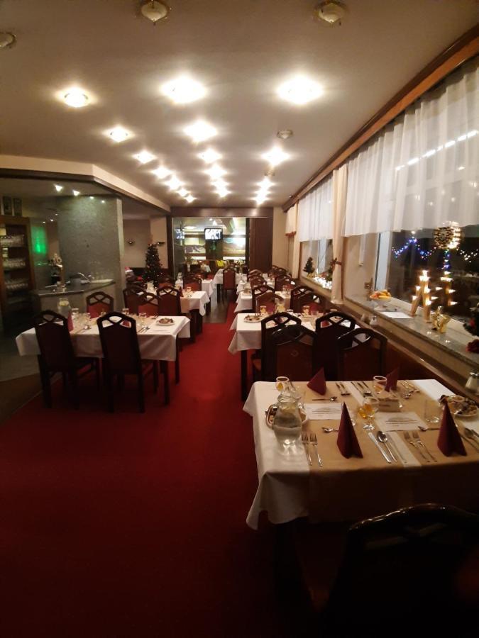 Hotel Prom Свобода-над-Упоу Екстер'єр фото
